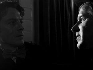 Groß (FRAME BY FRAME Still 2)