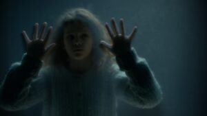 Groß (Stillface Filmstill1)