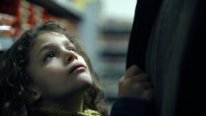 Groß (Stillface Filmstill2)