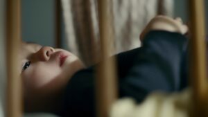 Groß (Stillface Filmstill3)